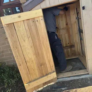 Electric 10-gallon water heater installation enclosure