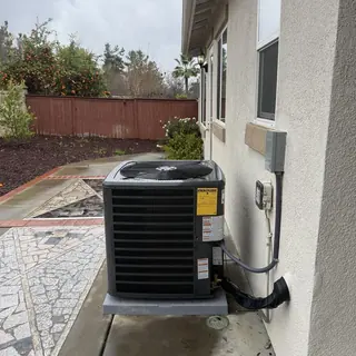 Goodman 4 ton air conditioner unit installed outside